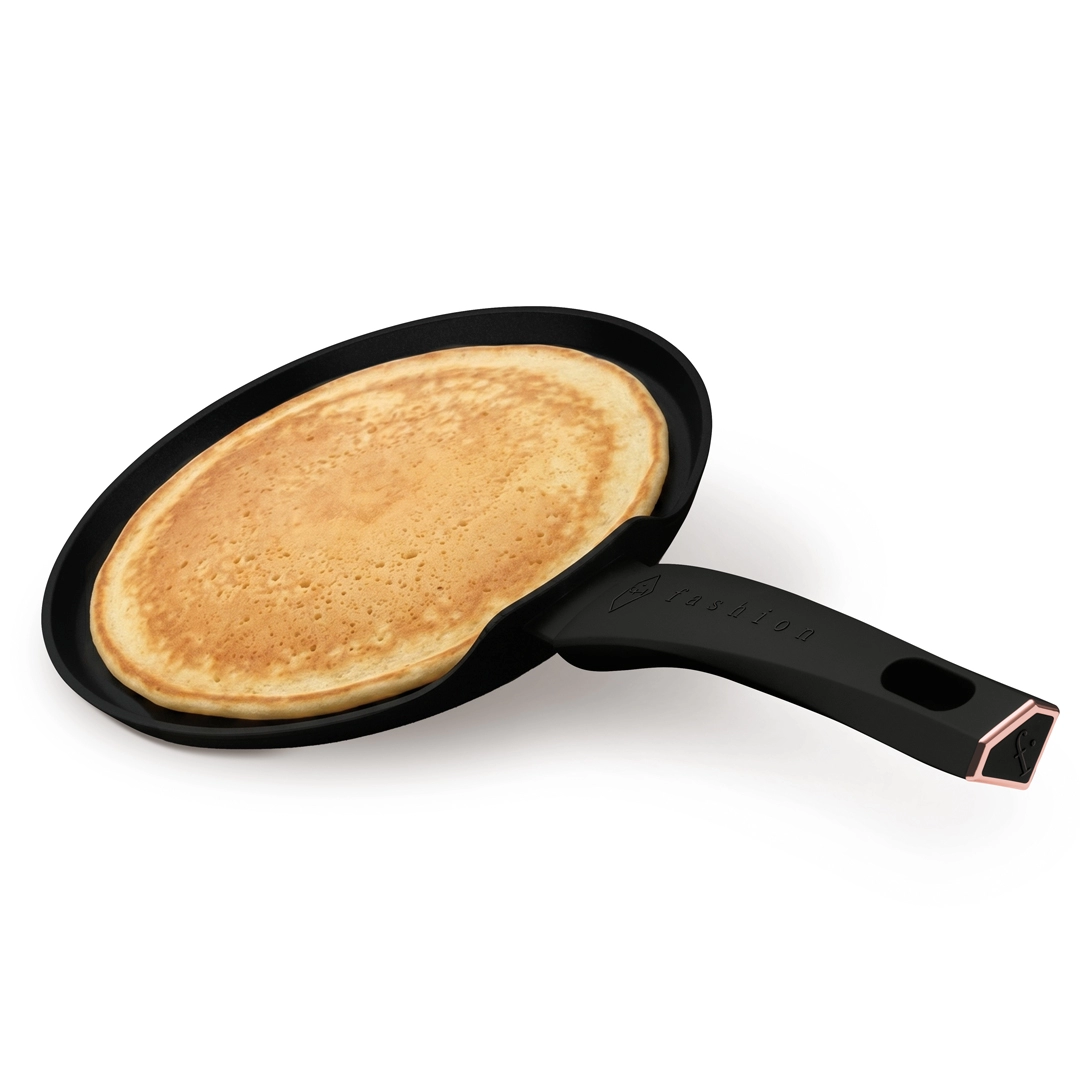 Goldbrauner Palatschinken auf der 25-cm-Crêpepfanne